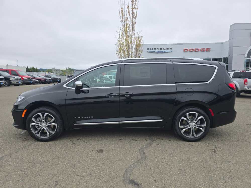 New 2026 Chrysler Pacifica Pinnacle AWD/4WD image 2