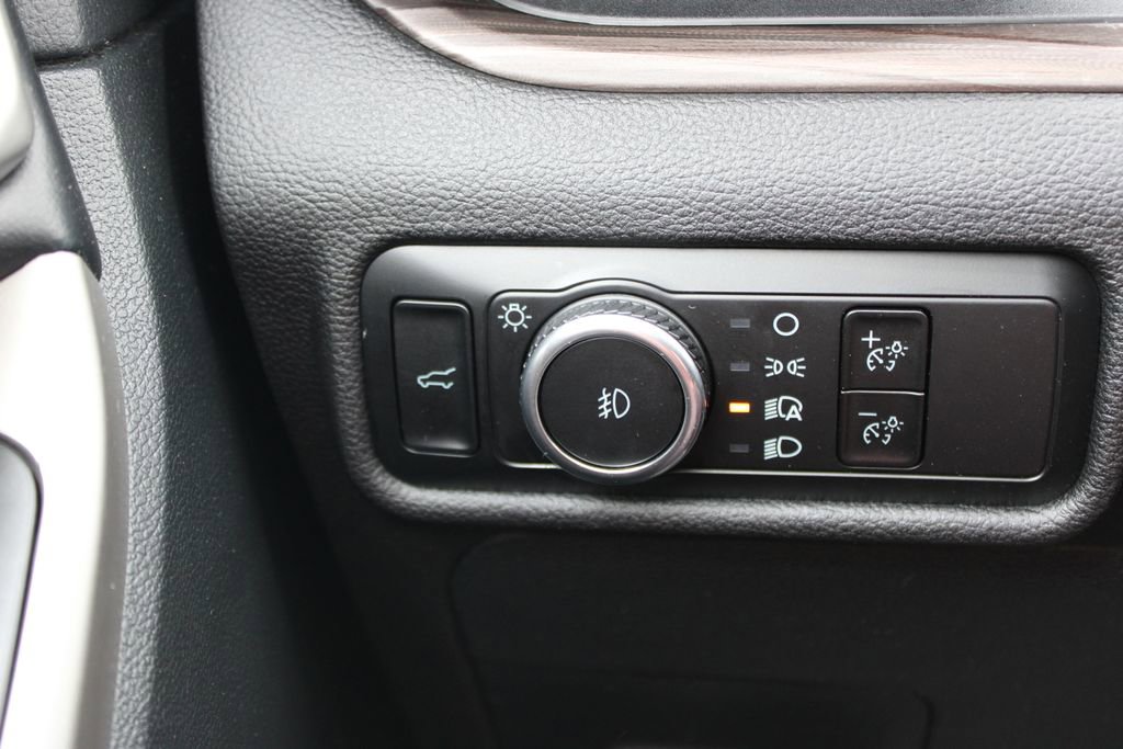 Used 2023 Ford Explorer Limited AWD/4WD image 39
