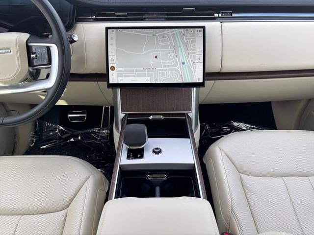 Used 2024 Land Rover Range Rover Long Wheelbase SE image 17