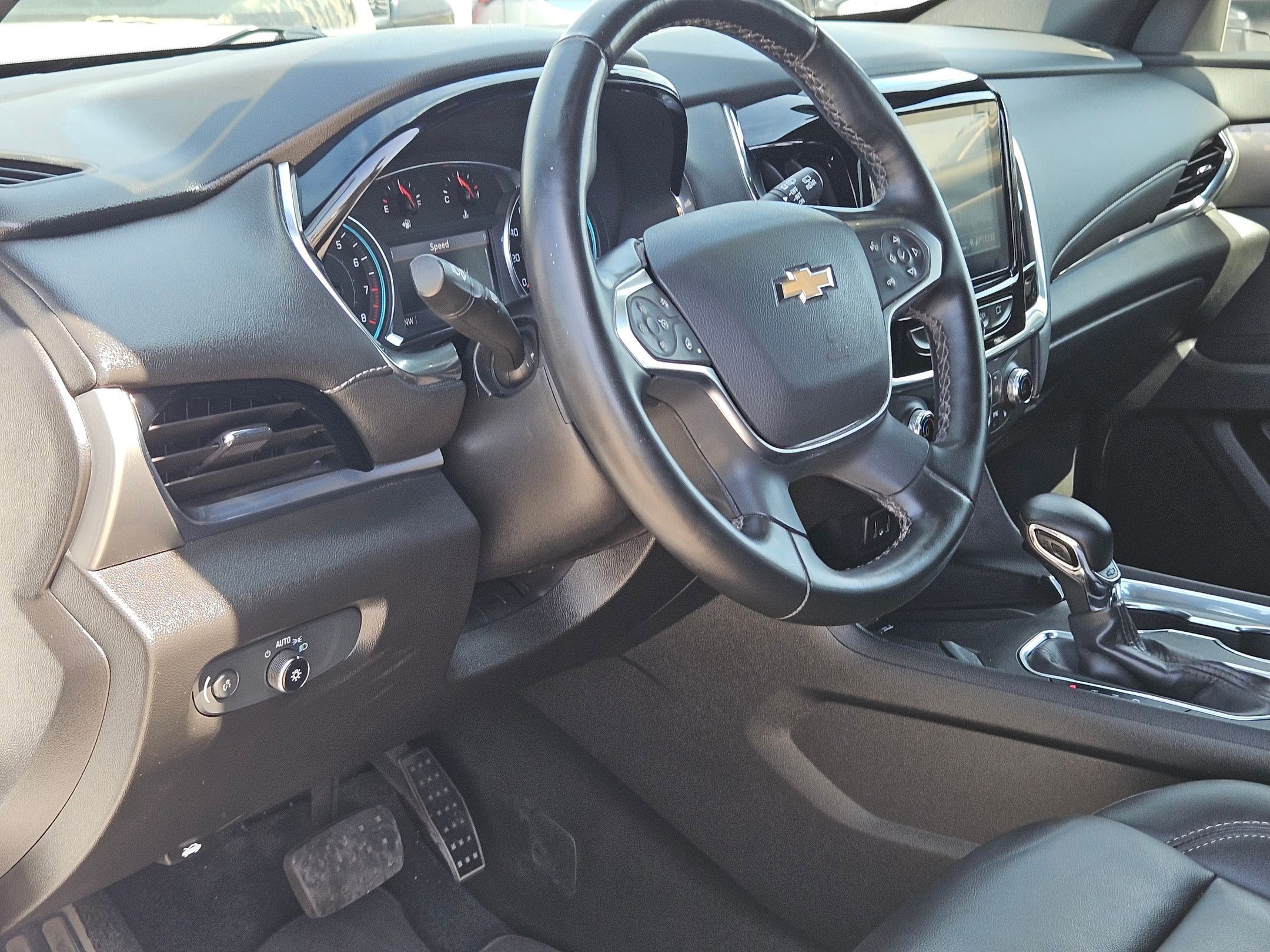 Used 2023 Chevrolet Traverse LT image 10