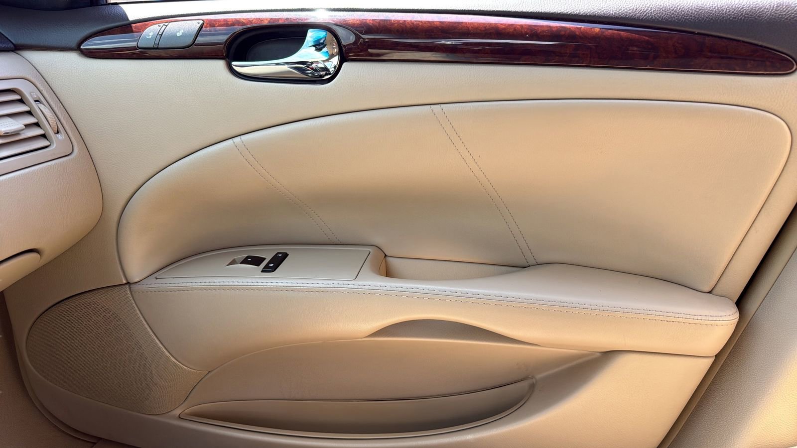Used 2011 Buick Lucerne CXL w/ Driver Confidence Package FWD image 20
