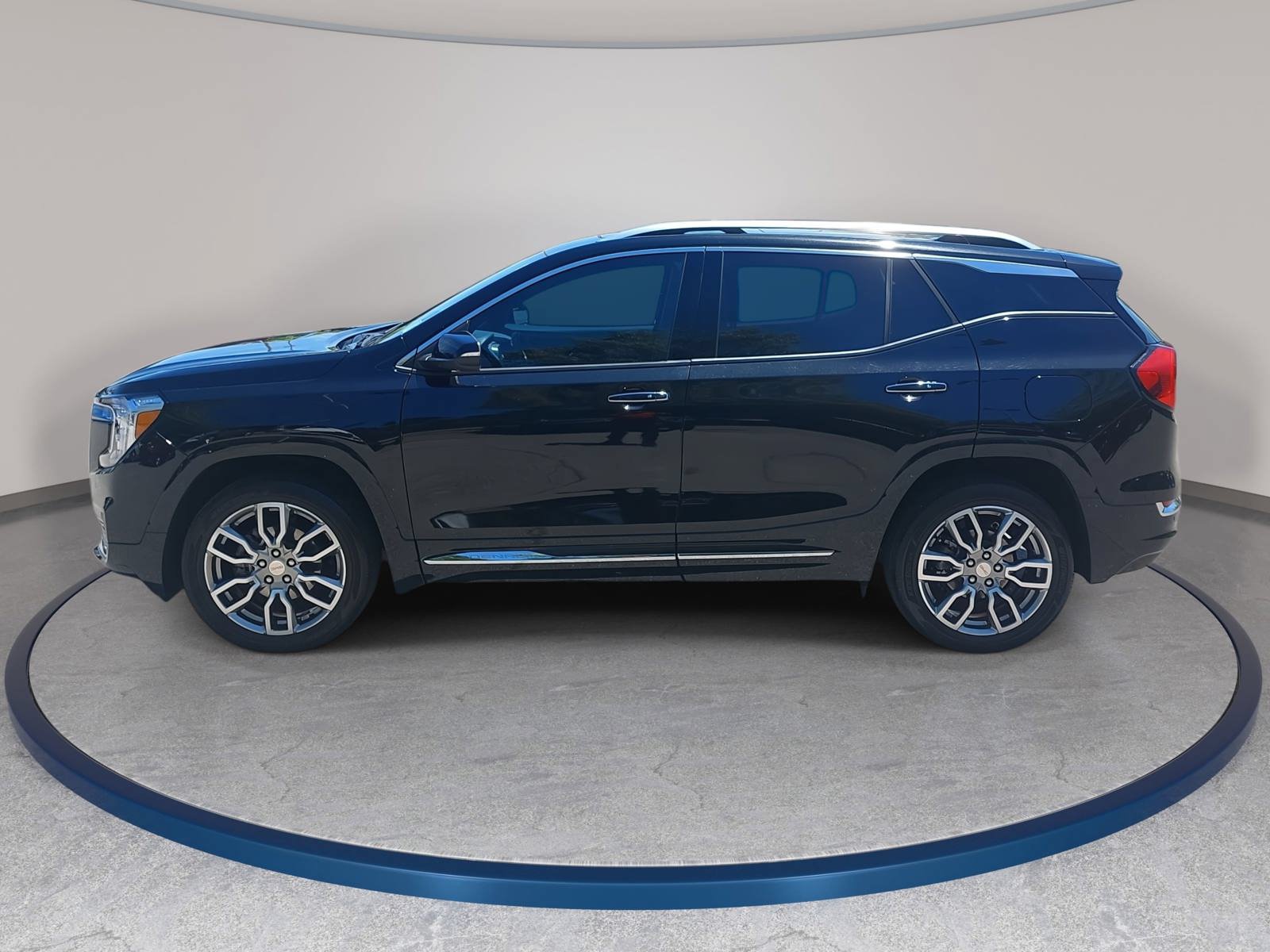 Used 2024 GMC Terrain Denali w/ Denali Premium Package AWD/4WD image 8