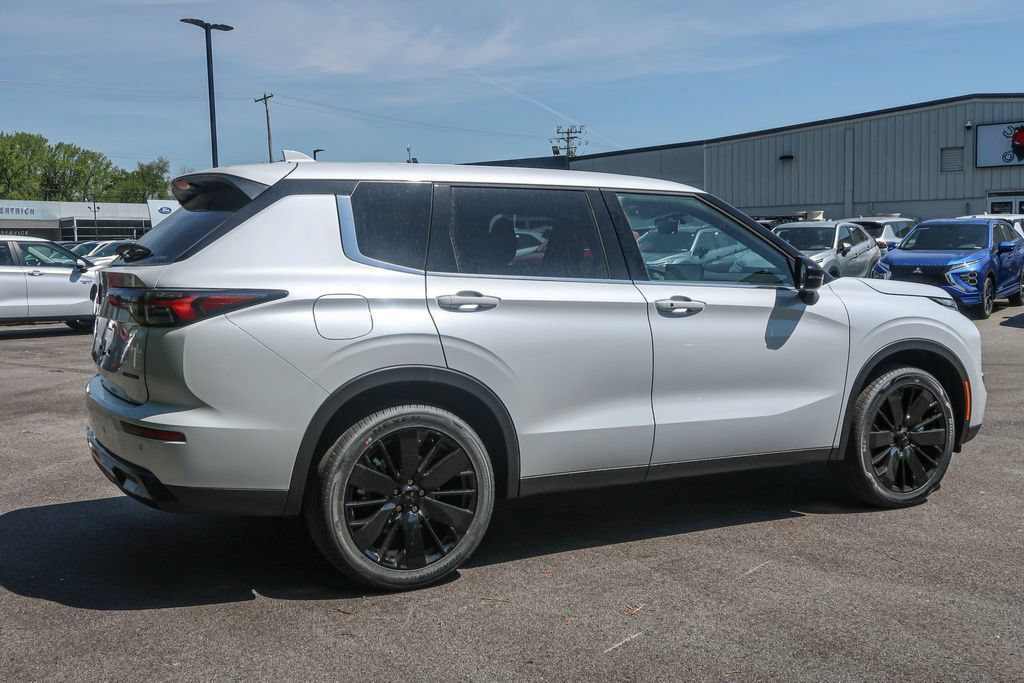 New 2026 Mitsubishi Outlander LE AWD/4WD image 9