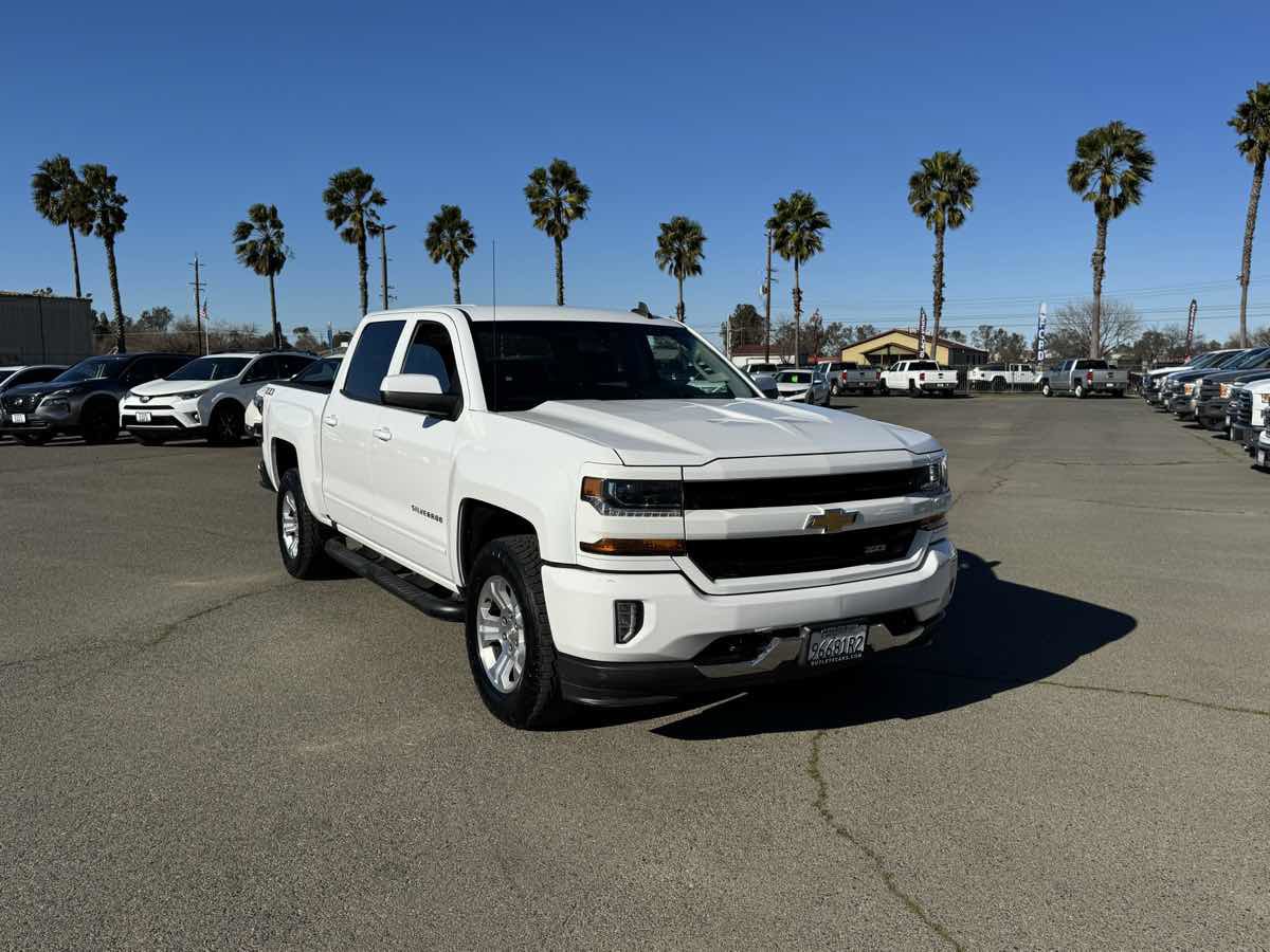 Used 2018 Chevrolet Silverado 1500 LT w/ All Star Edition AWD/4WD image 3