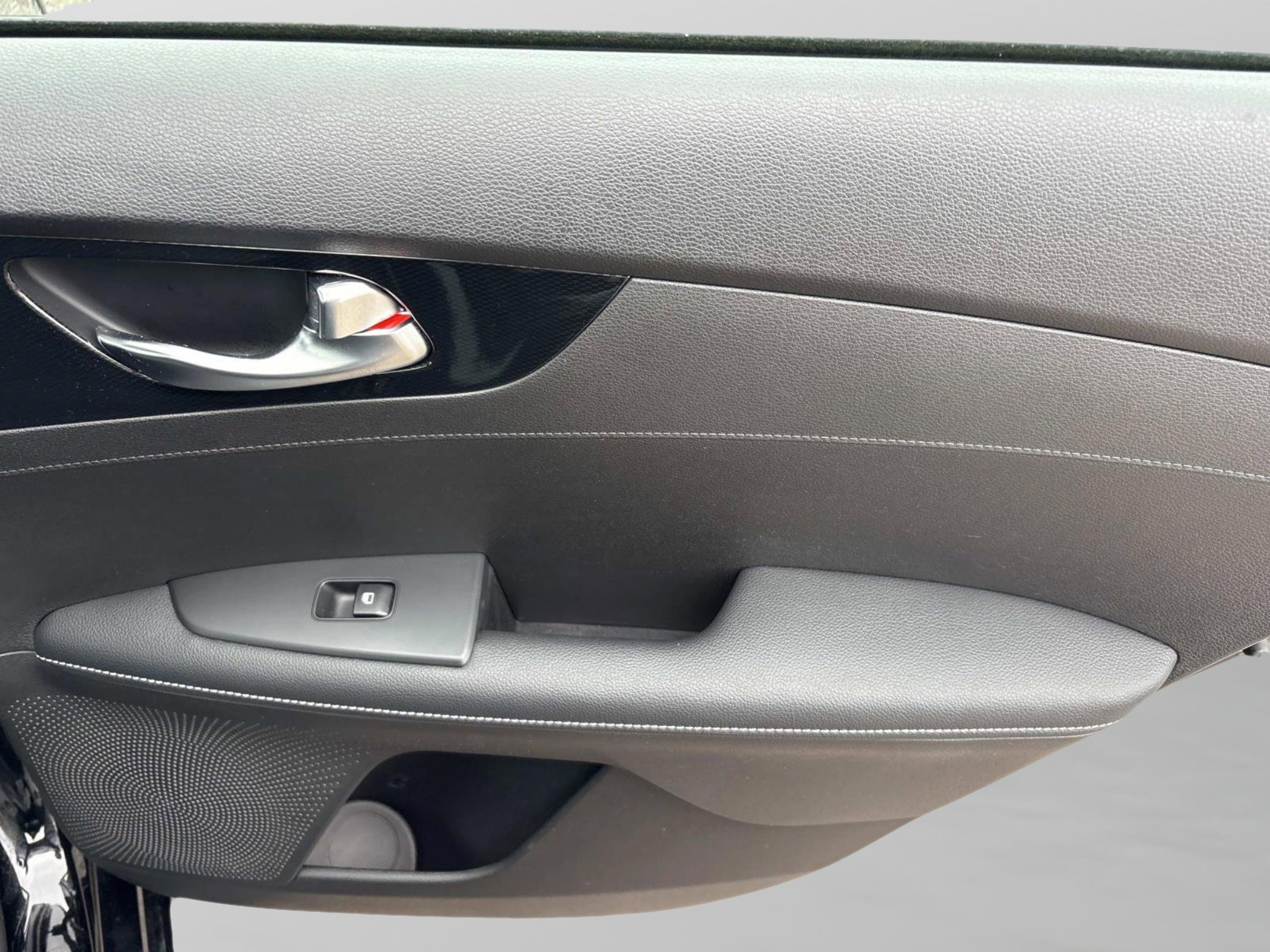 Used 2023 Kia Forte GT-Line w/ GT-Line Premium Package image 18