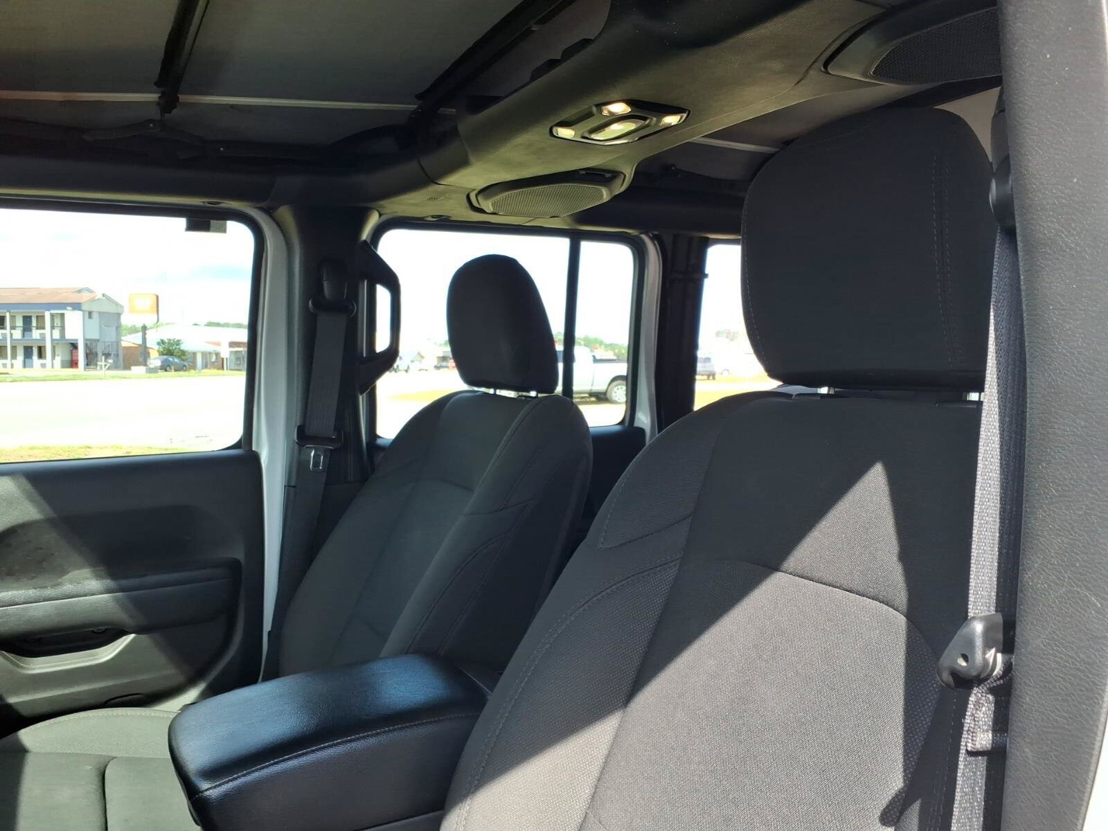 Used 2022 Jeep Wrangler Unlimited Sport AWD/4WD image 16