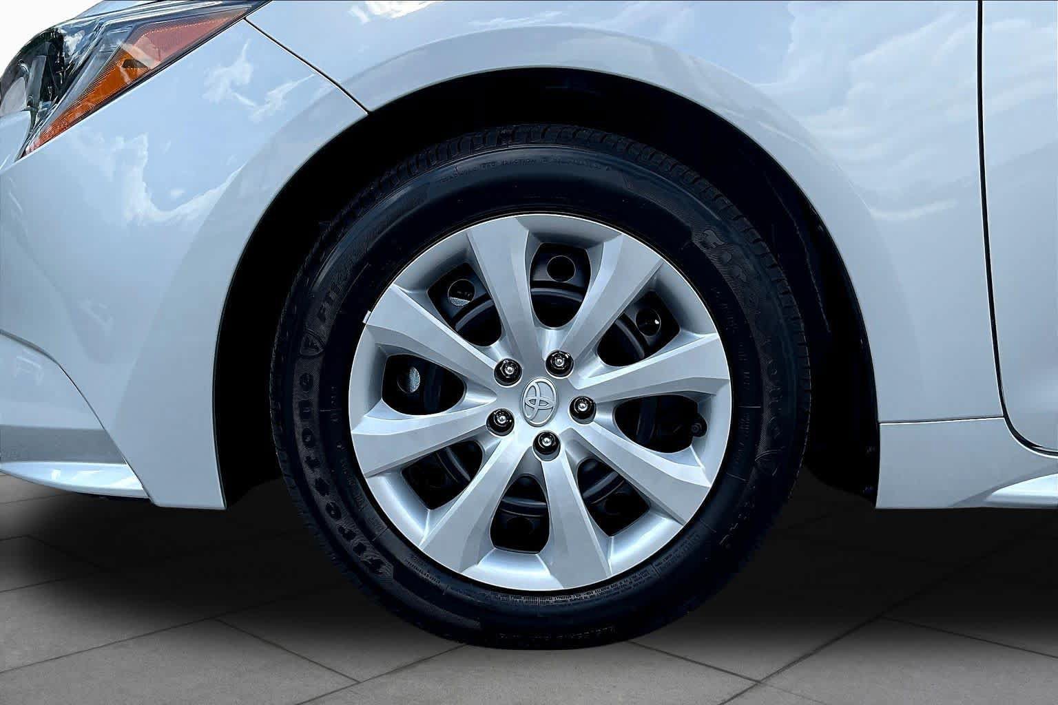 Used 2026 Toyota Corolla LE FWD image 11