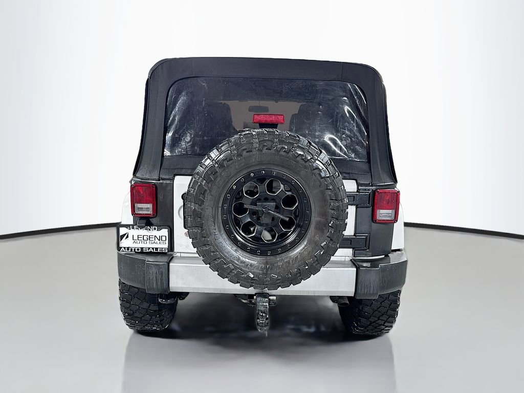 Used 2015 Jeep Wrangler Unlimited Sahara w/ Connectivity Group image 8