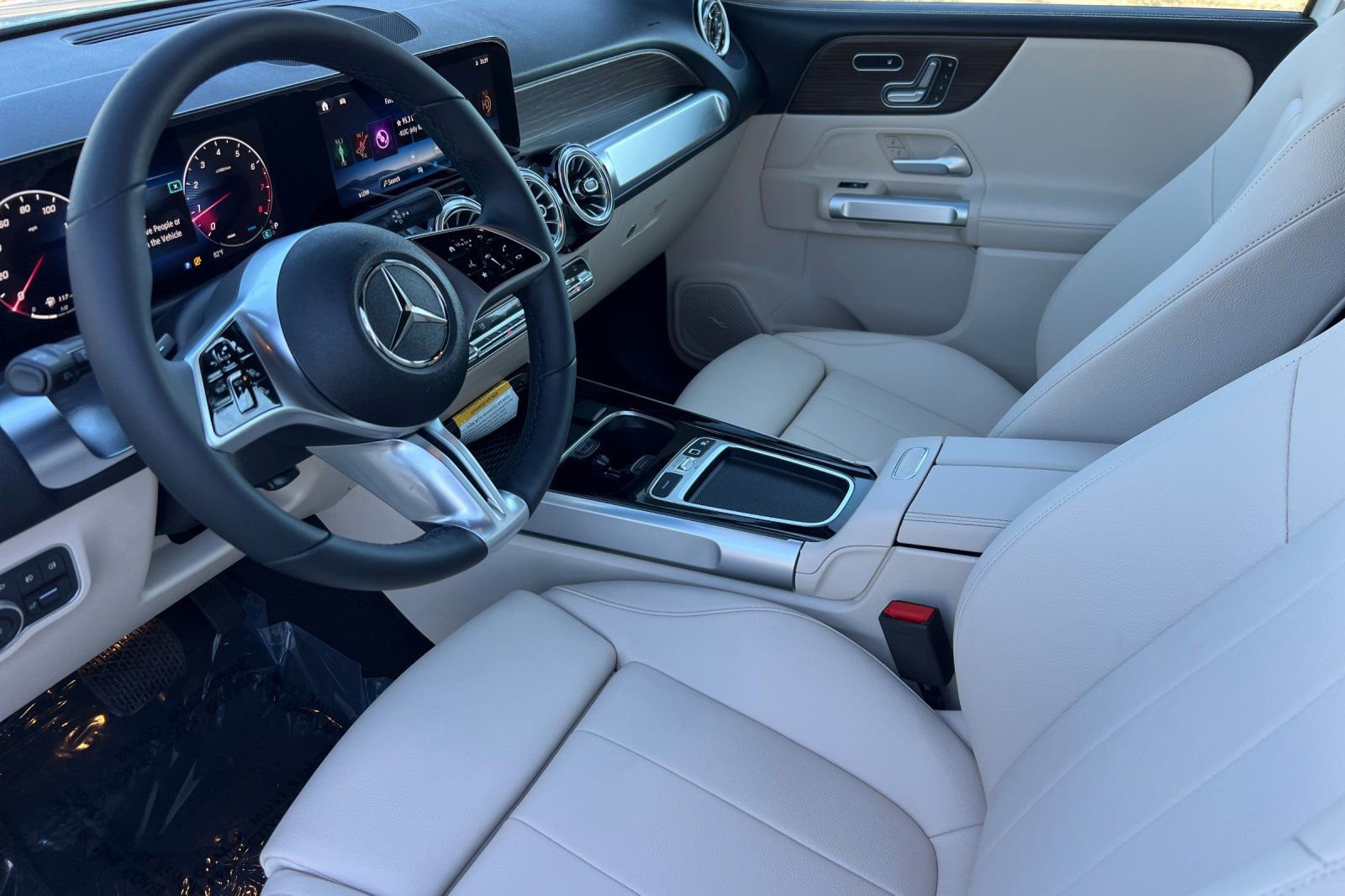 New 2025 Mercedes-Benz GLB 250 4MATIC image 13