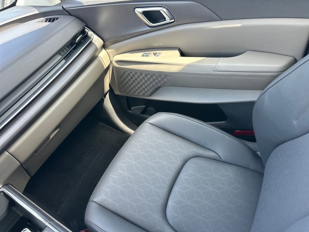 New 2026 Kia Carnival EX image 32