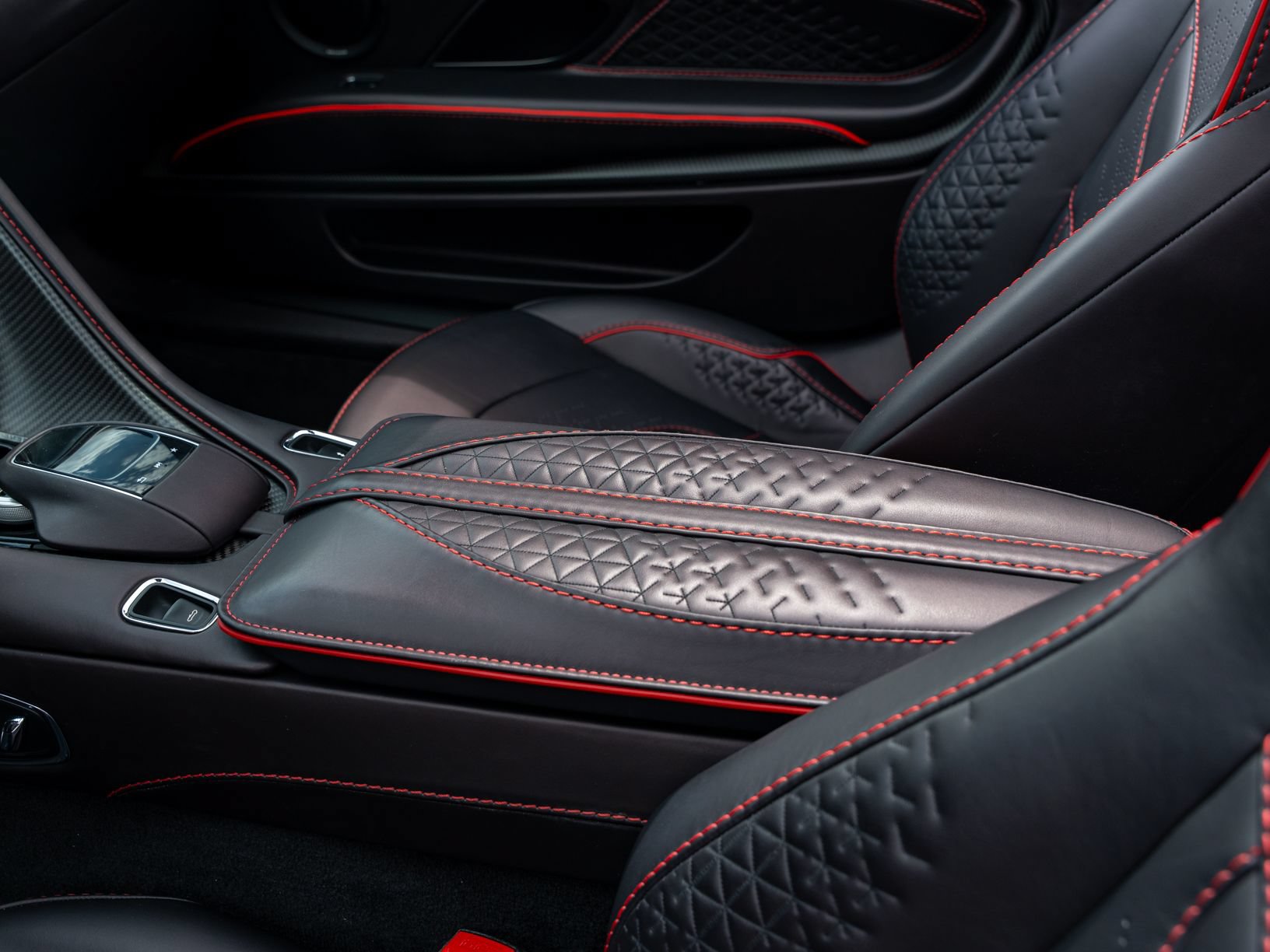 Used 2023 Aston Martin DBS Superleggera Volante RWD image 28