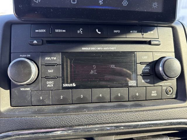 Used 2015 Dodge Grand Caravan SXT w/ UConnect Hands-Free Group image 17