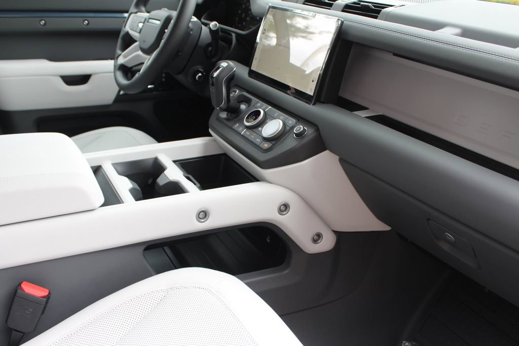 Used 2025 Land Rover Defender 110 S image 21