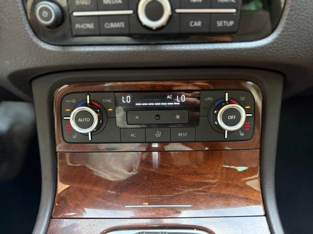 Used 2013 Volkswagen Touareg TDI AWD/4WD image 34