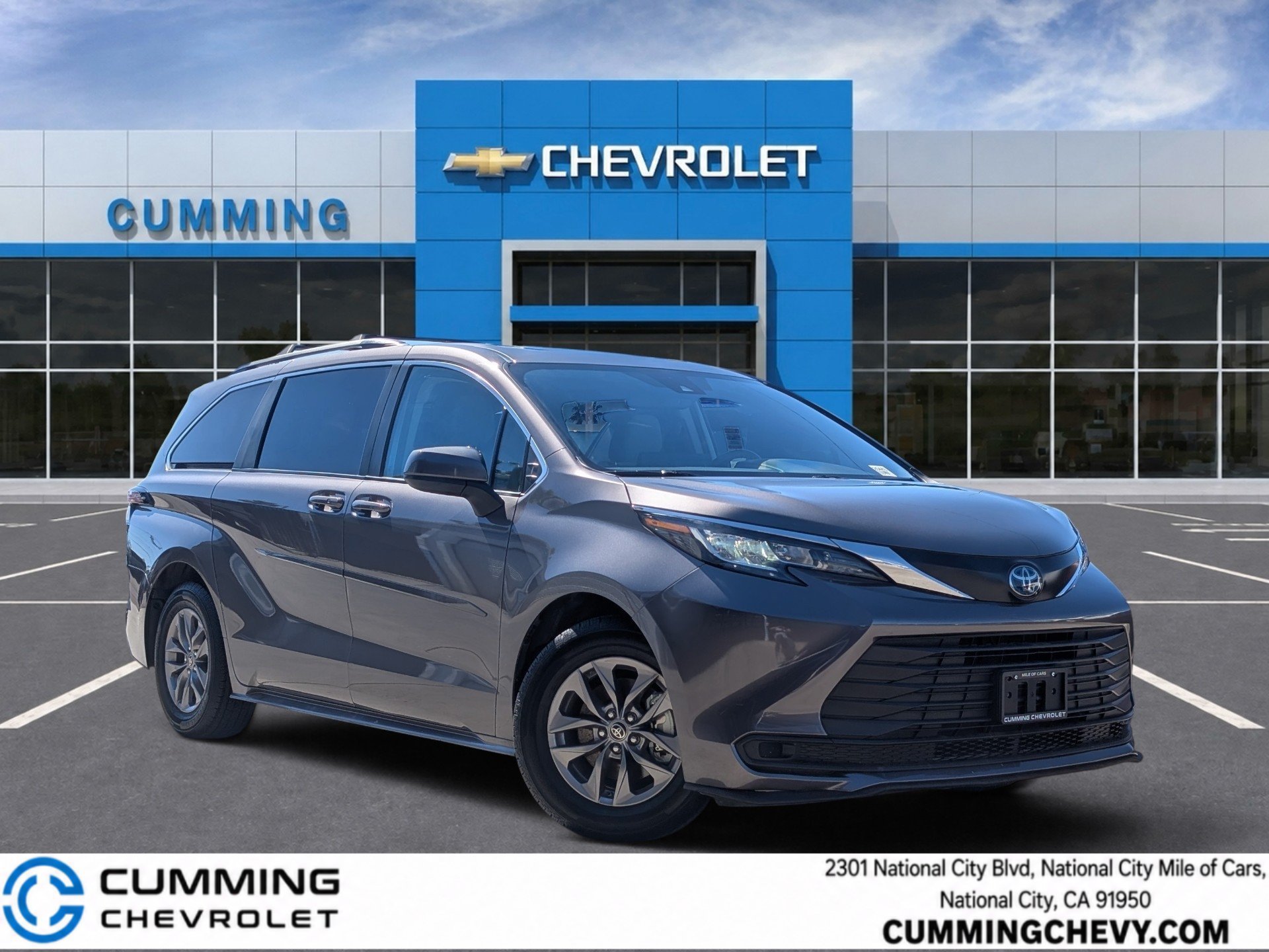 Used 2023 Toyota Sienna LE w/ LE Plus Package FWD image 1