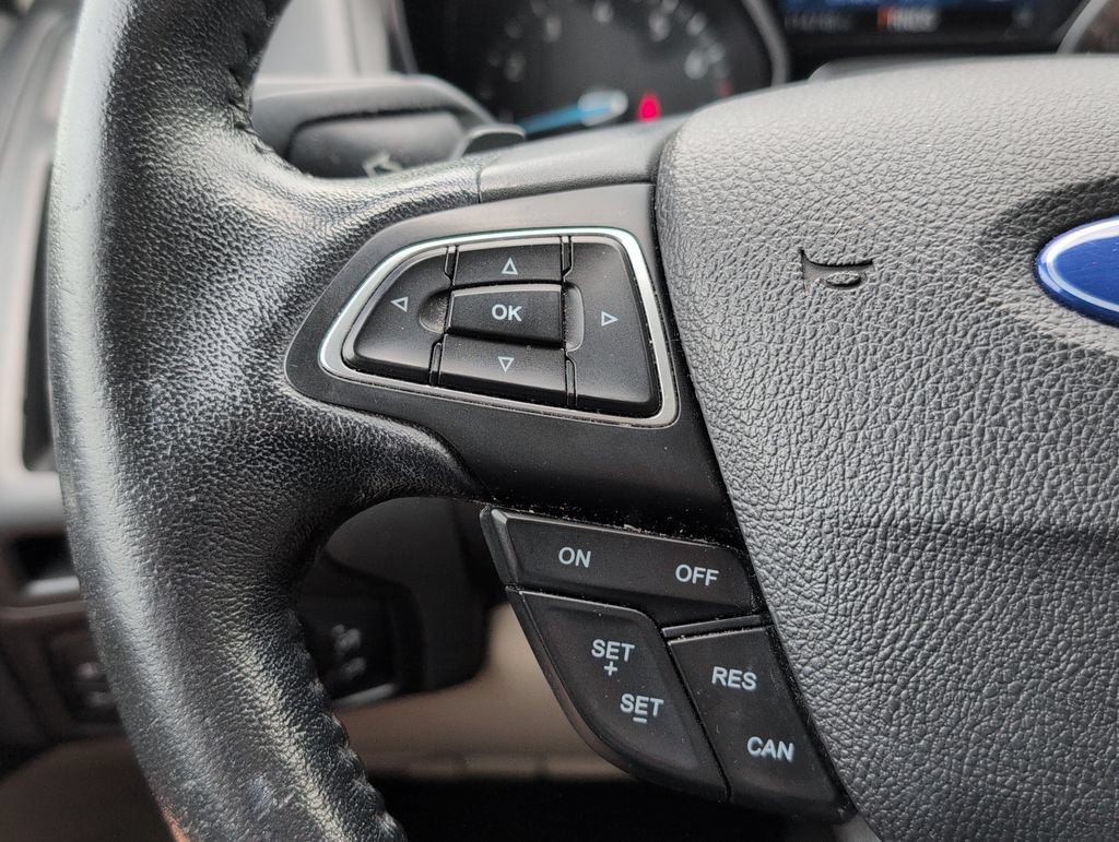 Used 2016 Ford Focus SE w/ SE Sport Package FWD image 13