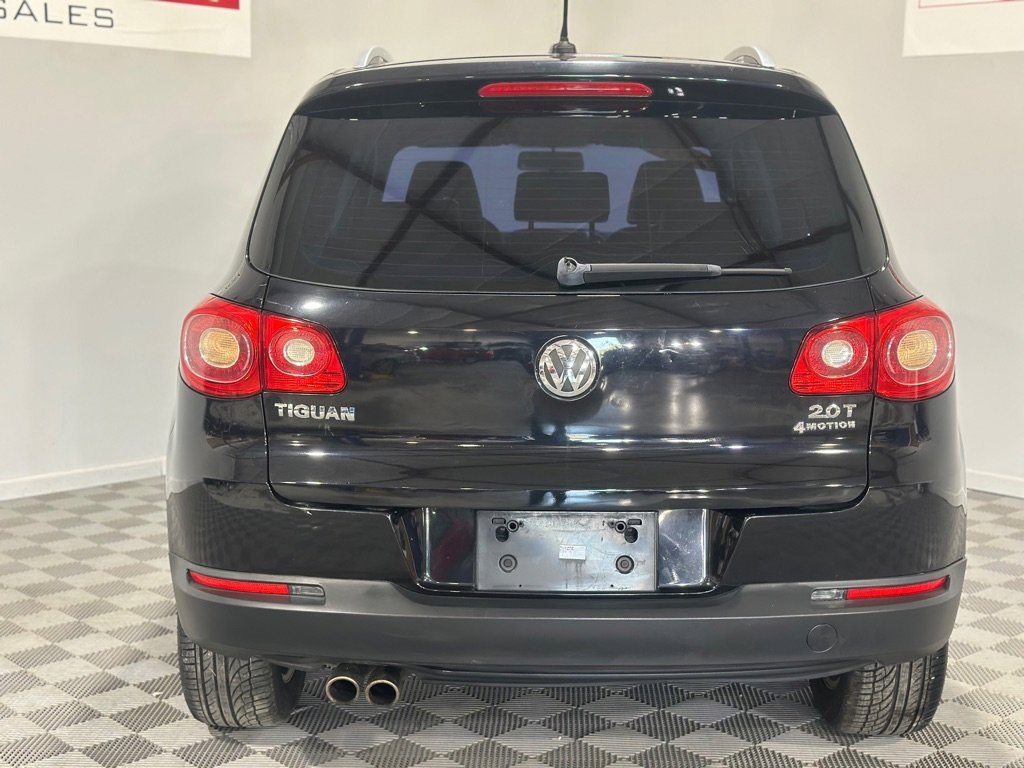 Used 2011 Volkswagen Tiguan S image 7
