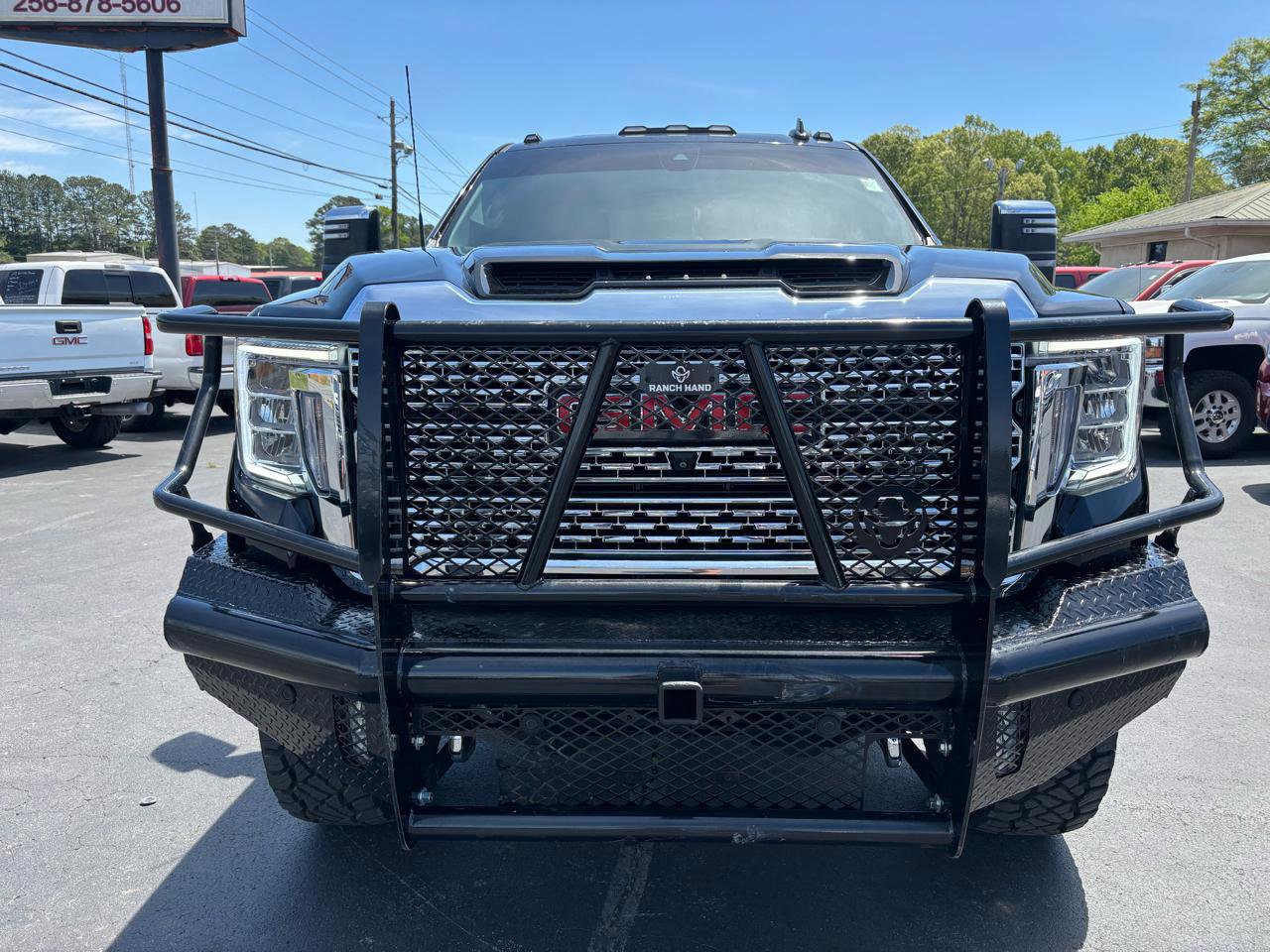 Used 2022 GMC Sierra 2500 Denali image 2
