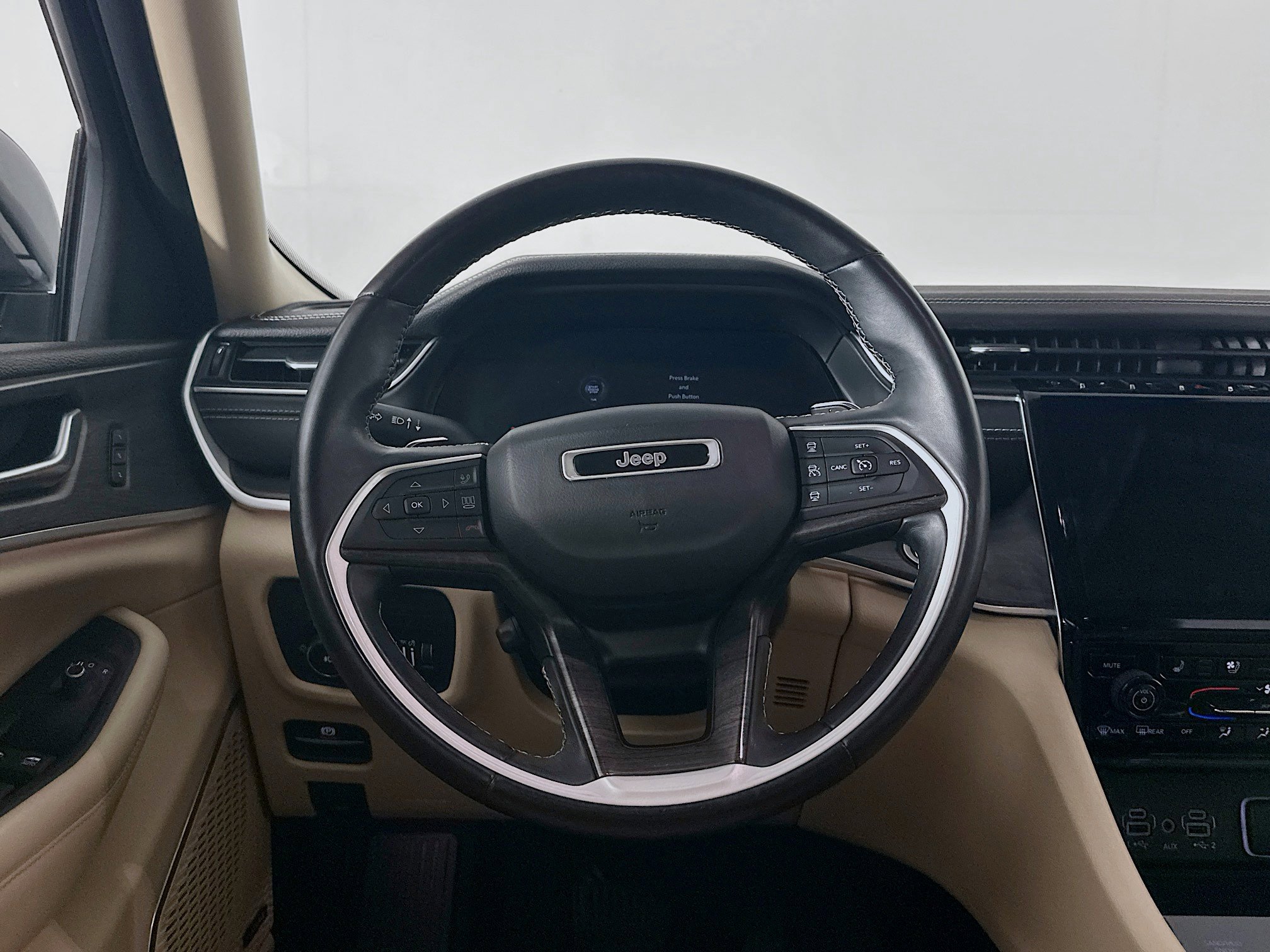 Used 2021 Jeep Grand Cherokee L Limited w/ Luxury Tech Group II image 18