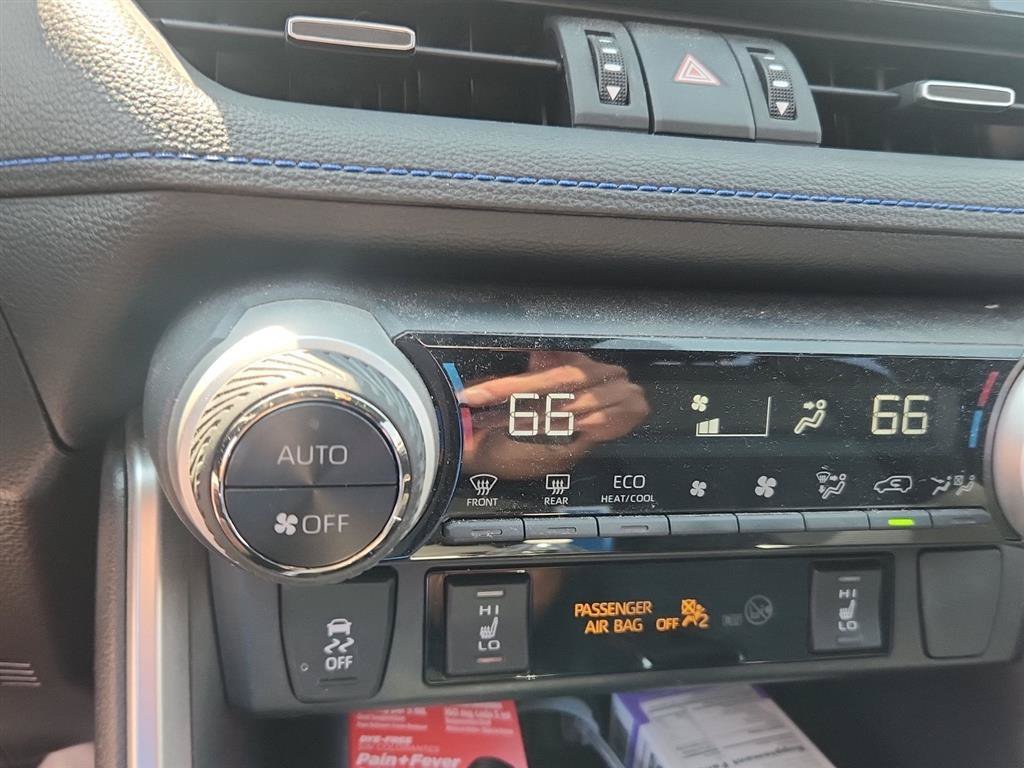 Used 2022 Toyota RAV4 XSE w/ XSE Grade Weather Package AWD/4WD image 17