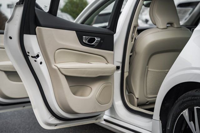 Certified 2024 Volvo S60 B5 Plus image 33