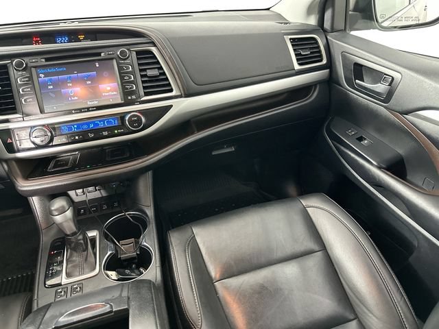 Used 2019 Toyota Highlander XLE AWD/4WD image 25