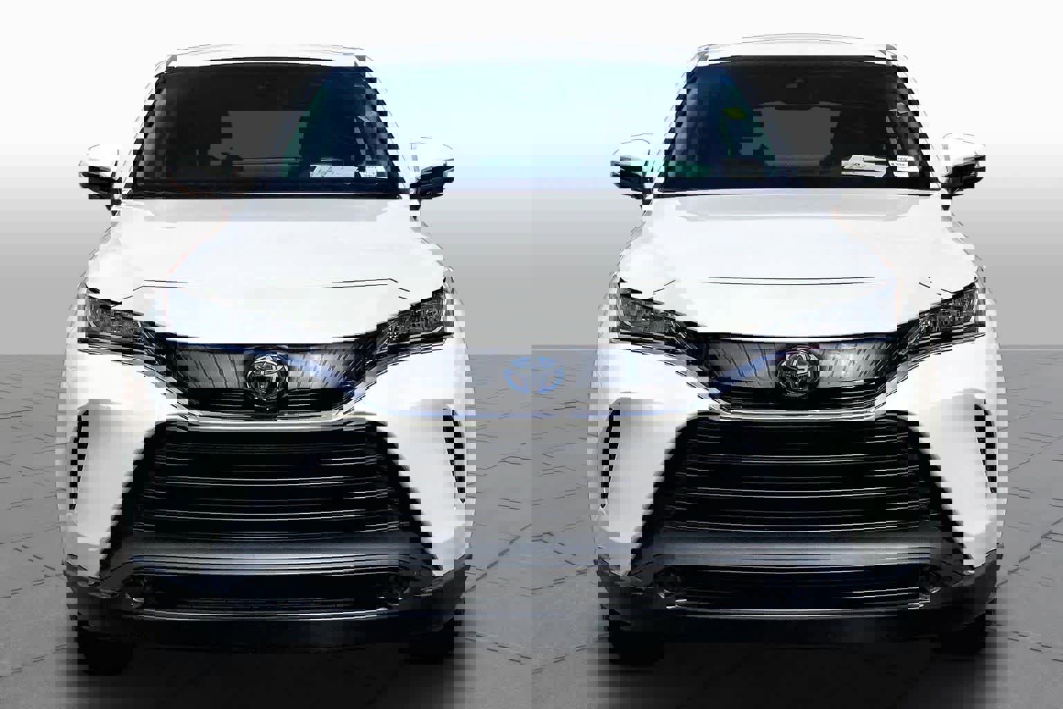 Used 2021 Toyota Venza LE w/ Carpet Mat Package (TMS) image 4