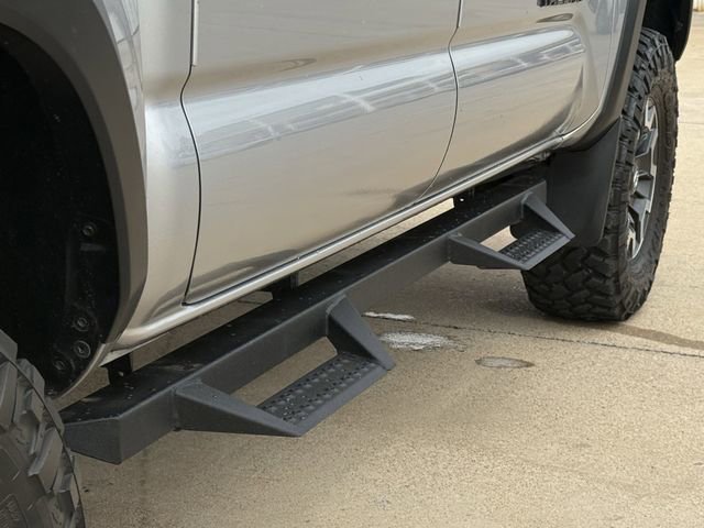Used 2018 Toyota Tacoma TRD Off-Road AWD/4WD image 10