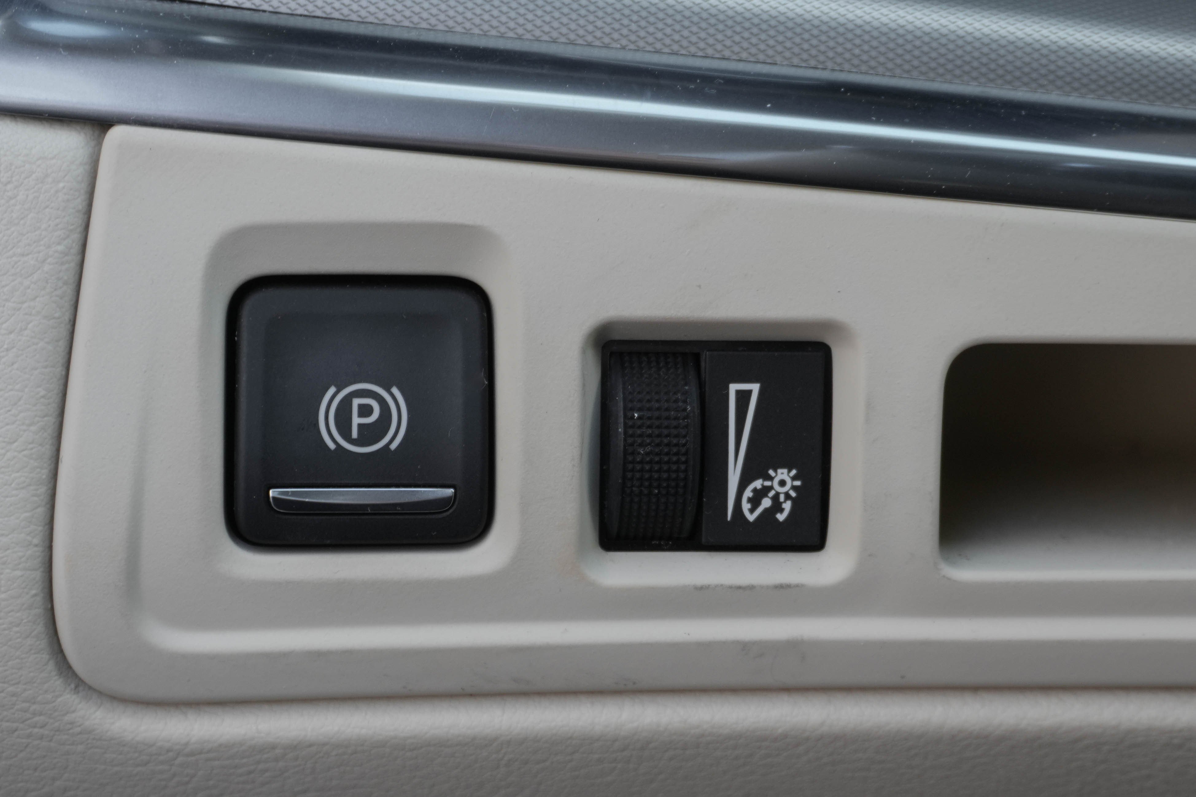 Used 2017 Cadillac XT5 Luxury w/ Driver Awareness Package image 12