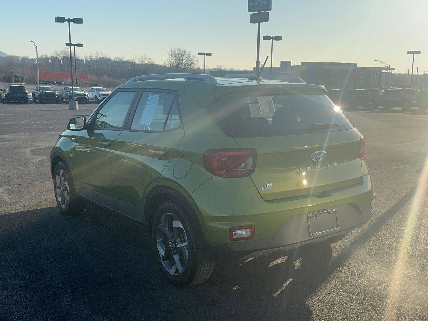 Certified 2024 Hyundai Venue SEL image 9