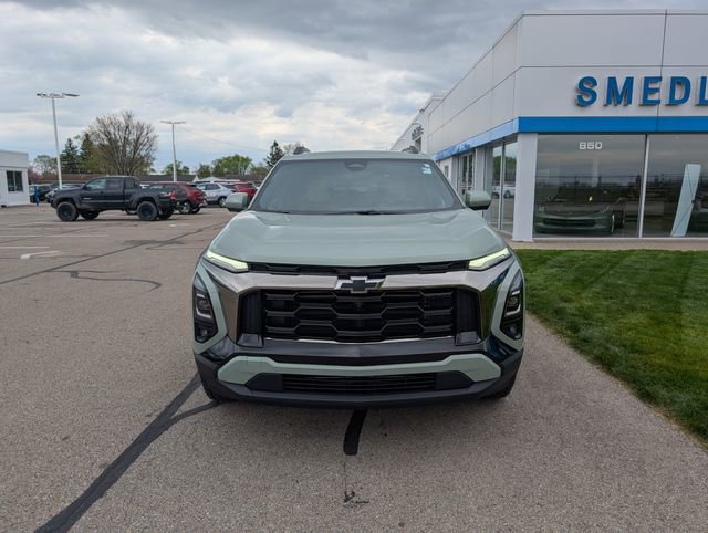 Used 2025 Chevrolet Equinox ACTIV w/ Safety and Technology Package AWD/4WD image 2