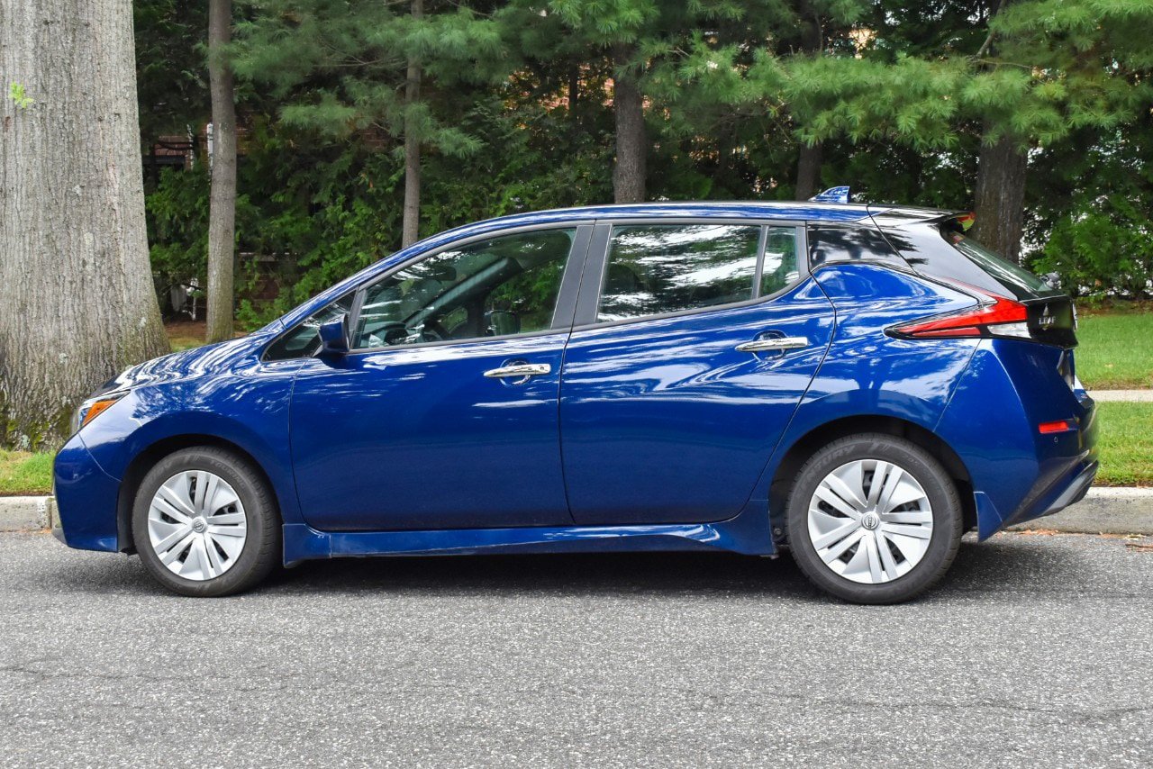 Used 2025 Nissan Leaf S FWD image 4