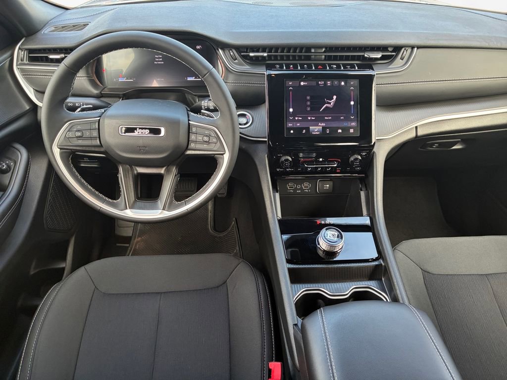 New 2025 Jeep Grand Cherokee Laredo w/ MOPAR Finishing Package RWD image 19