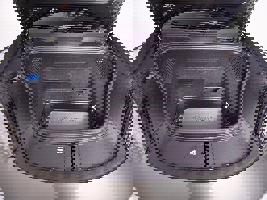 New 2025 Porsche Macan 4S Electric image 35