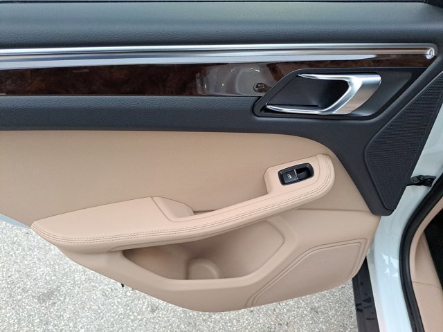Certified 2023 Porsche Macan image 21