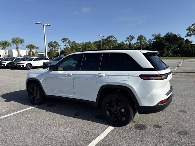 Used 2025 Jeep Grand Cherokee Limited w/ Luxury Tech Group II AWD/4WD image 5
