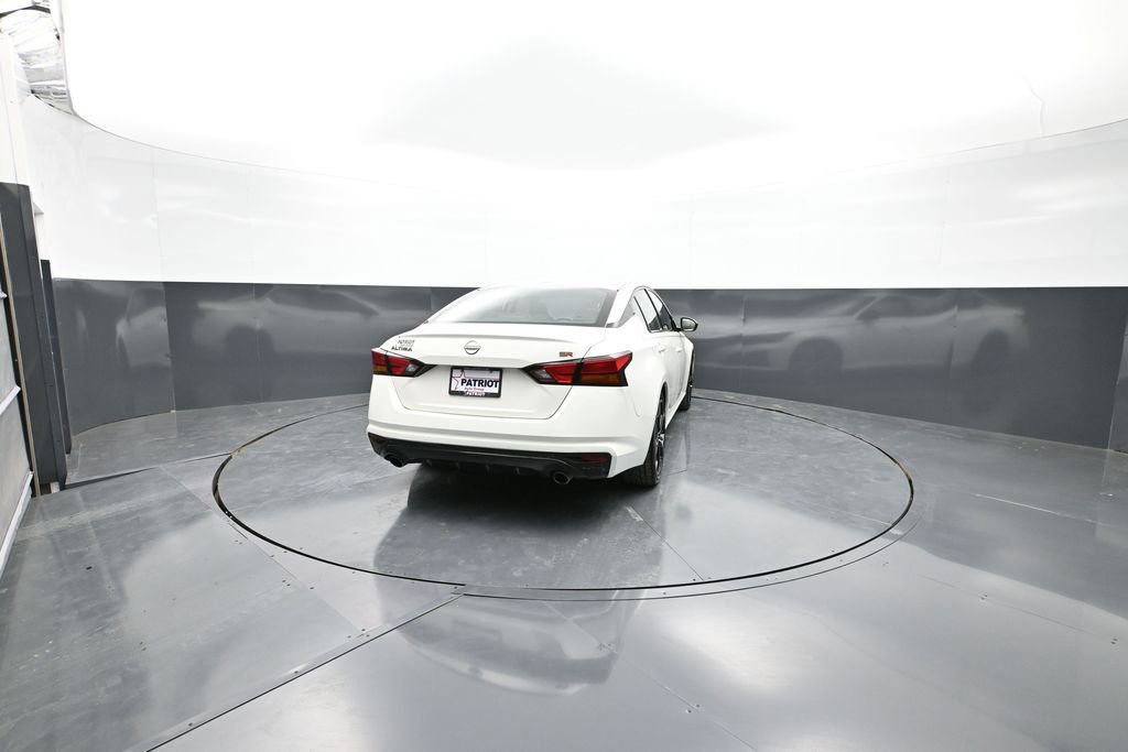 Used 2024 Nissan Altima 2.5 SR image 2