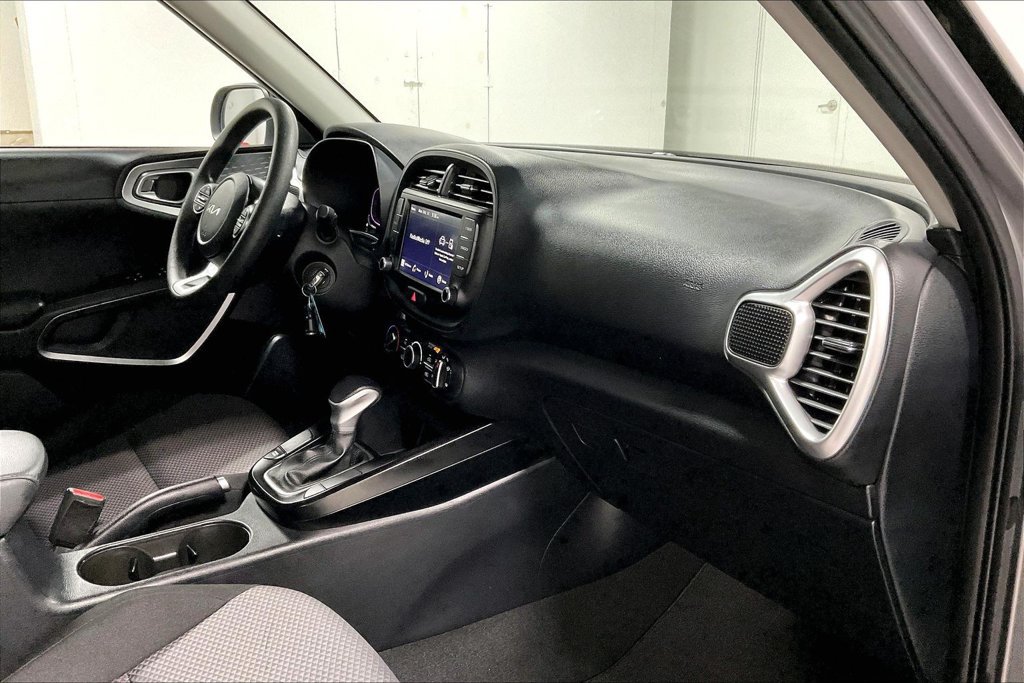 Used 2025 Kia Soul LX w/ LX Technology Package FWD image 19