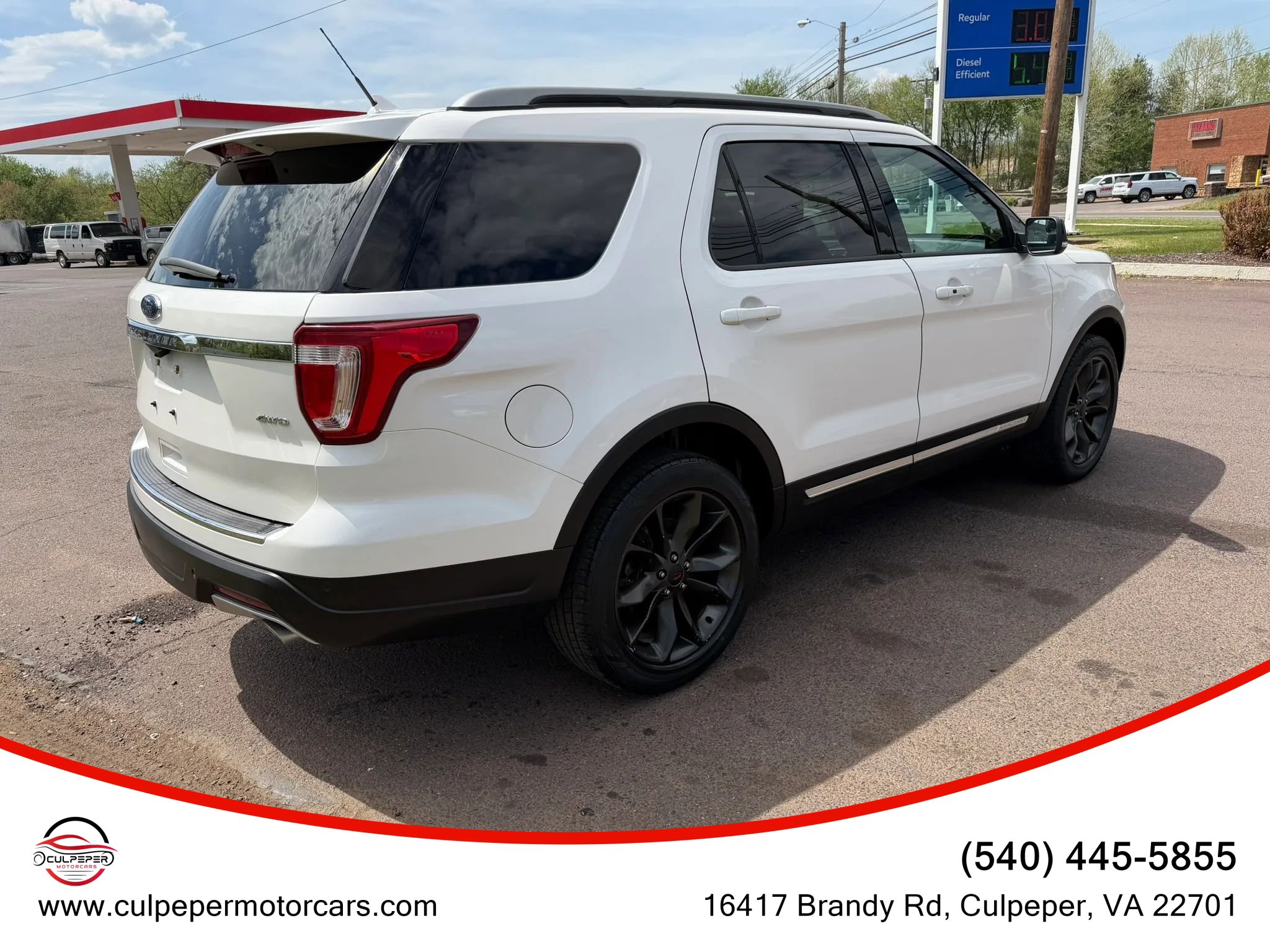 Used 2018 Ford Explorer XLT w/ Equipment Group 202A image 5