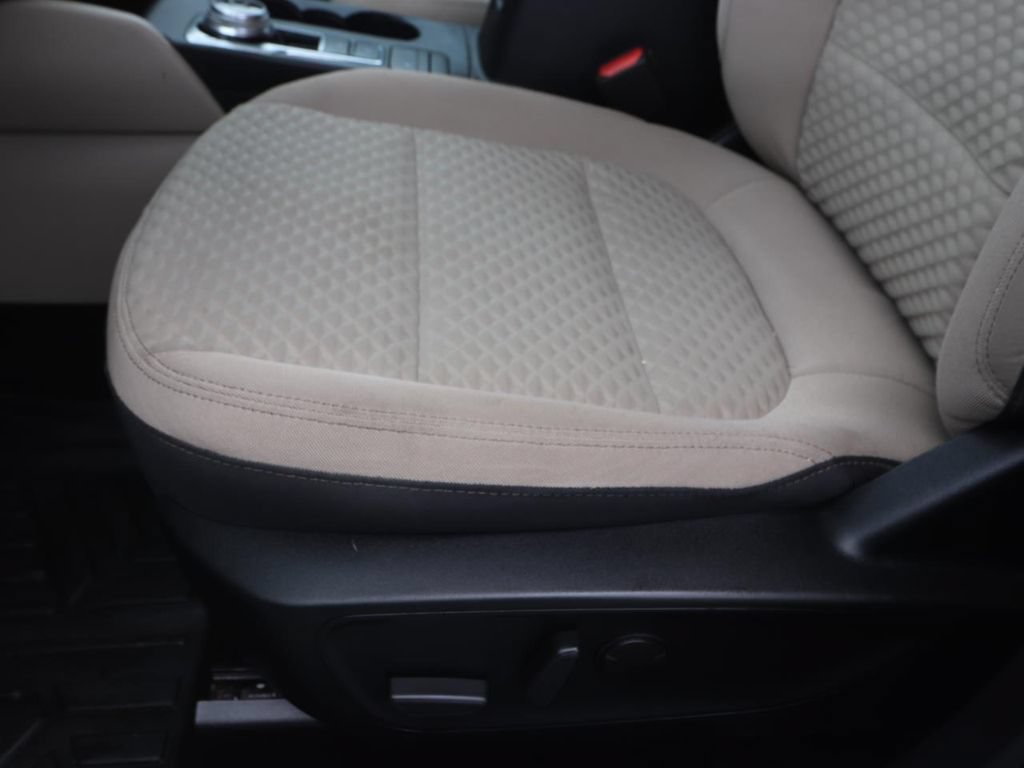 Used 2020 Ford Escape SE FWD image 17