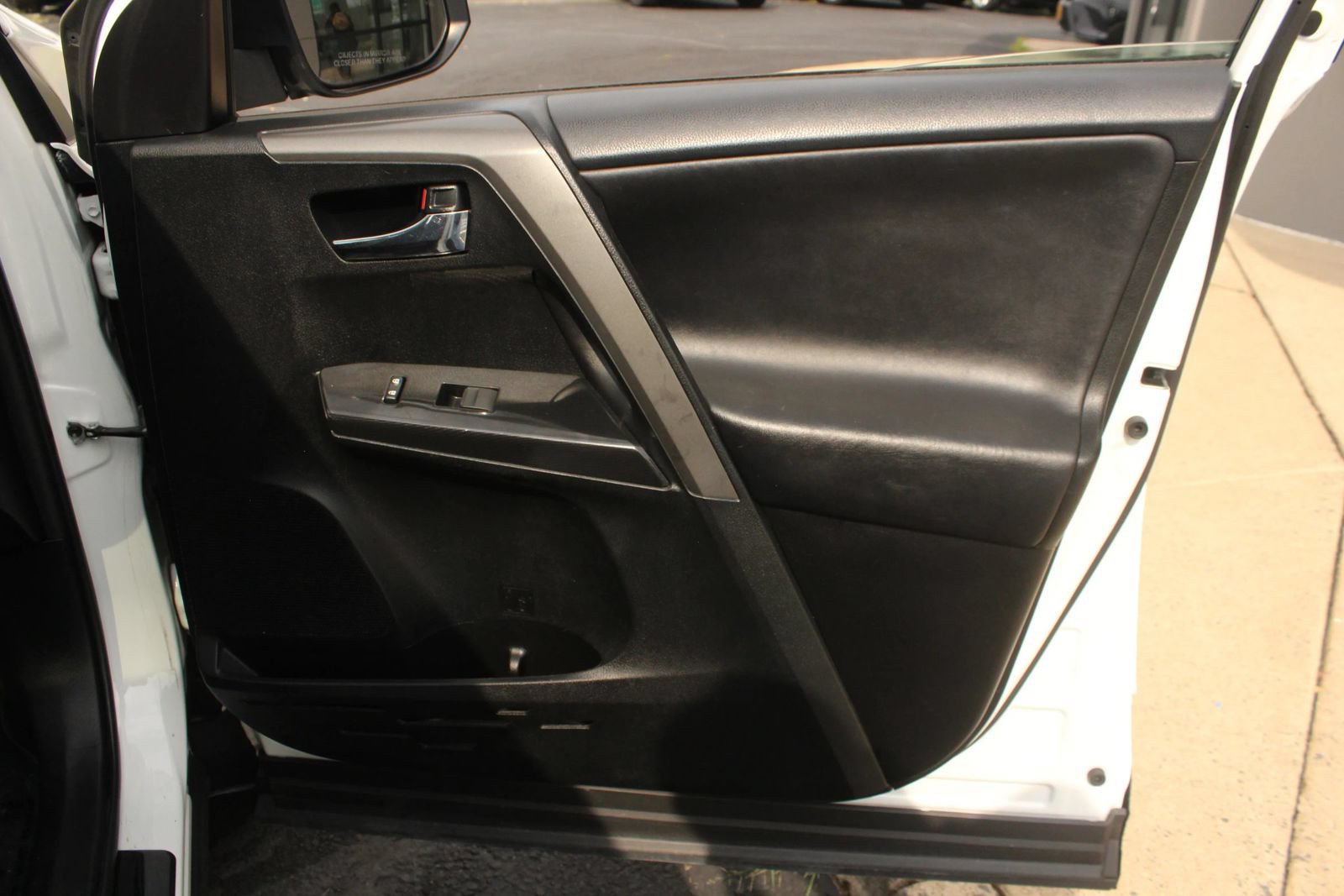 Used 2014 Toyota RAV4 XLE AWD/4WD image 25