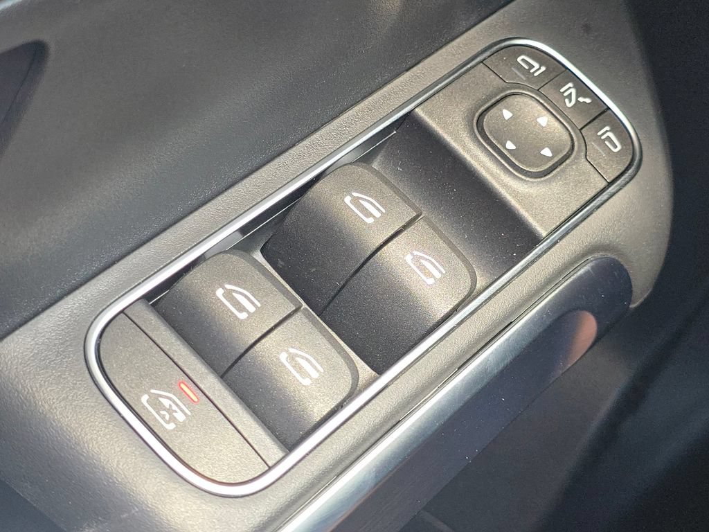 New 2026 Mercedes-Benz GLB 250 4MATIC image 27