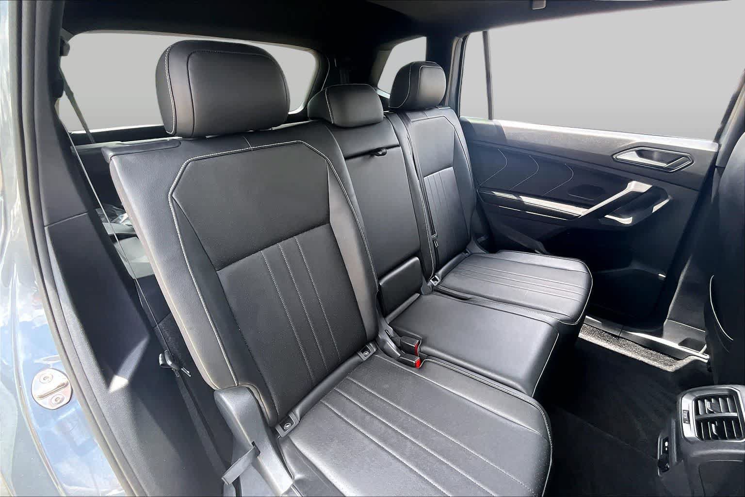 Used 2022 Volkswagen Tiguan SE R-Line FWD image 18