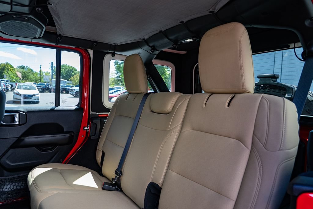 Used 2018 Jeep Wrangler Unlimited Sahara AWD/4WD image 24