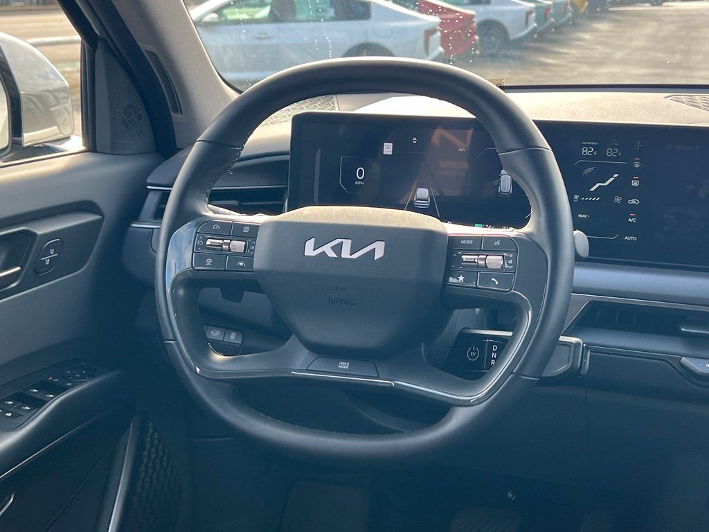 Certified 2024 Kia EV9 Light Long Range RWD image 15