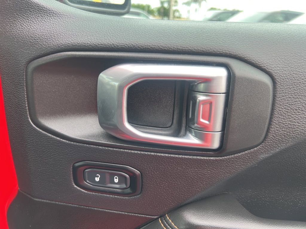 Used 2025 Jeep Wrangler Unlimited Sahara w/ Safety Group AWD/4WD image 27