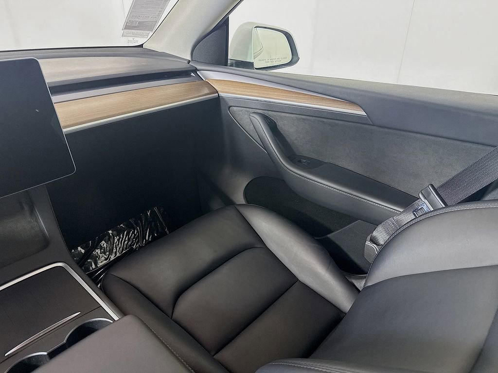 Used 2022 Tesla Model Y Long Range AWD/4WD image 29