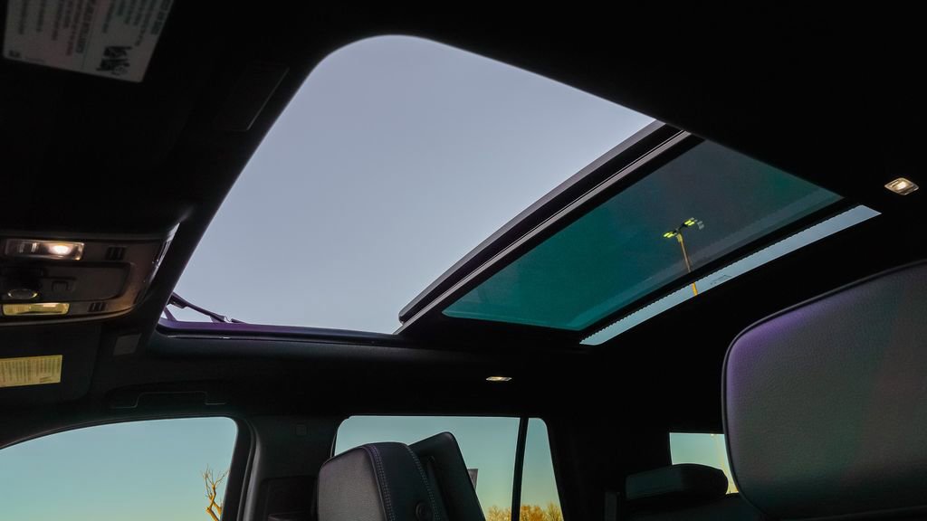 New 2026 GMC Yukon Denali w/ Denali Reserve Package image 17