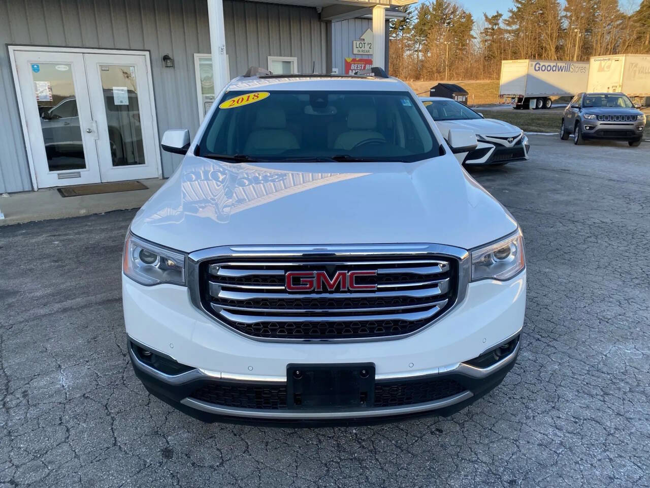 Used 2018 GMC Acadia SLT w/ LPO, Floor Liner Package image 10