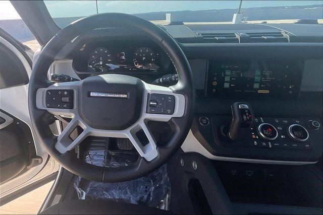 Used 2024 Land Rover Defender 110 X-Dynamic SE image 5